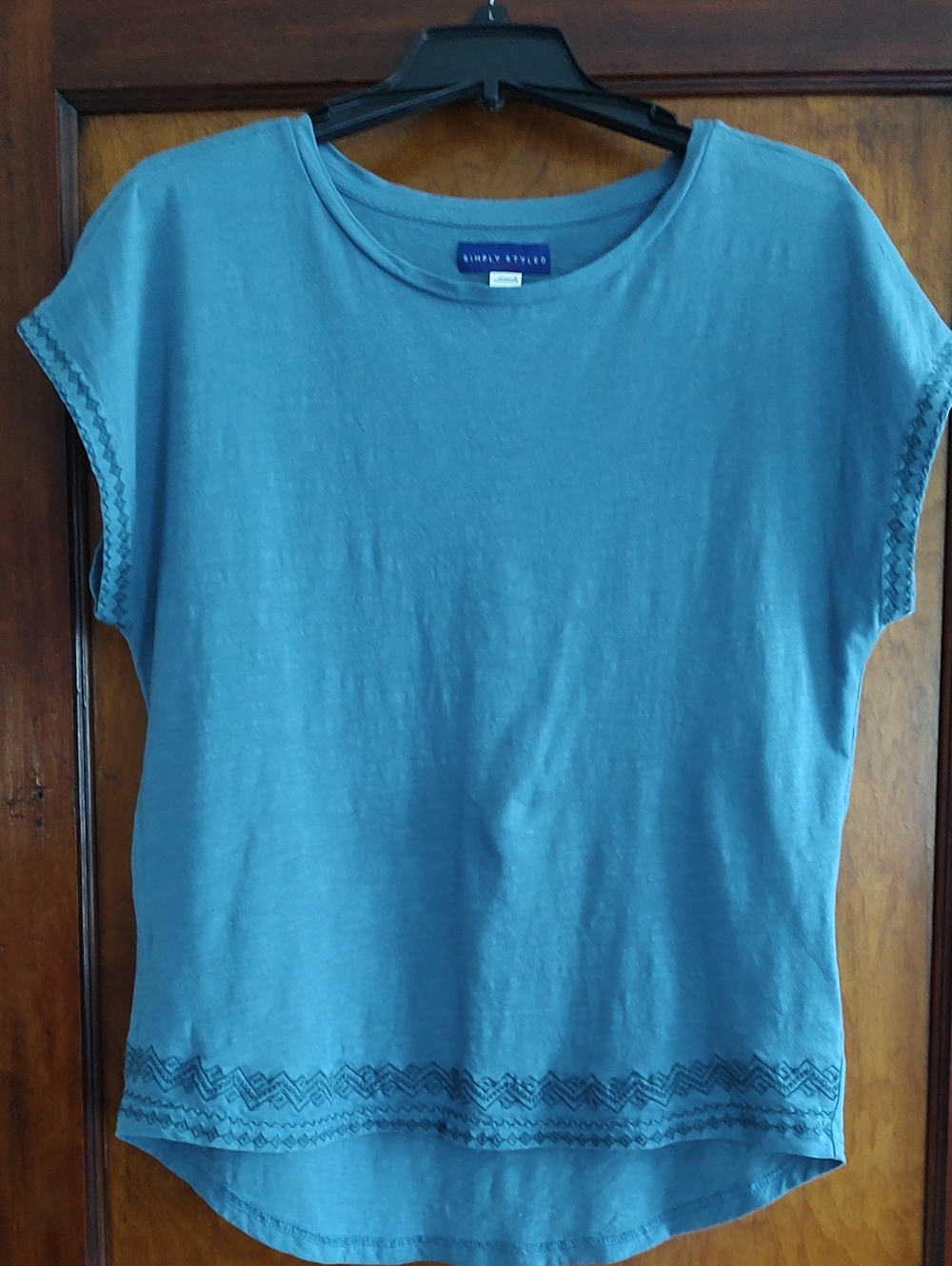 Simply Styled Blue Short Sleeve Tee with Embroidered Hem